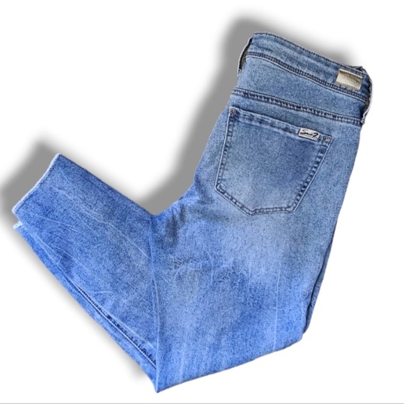 Seven Medium Wash High-Waisted Floral Embroidered Raw Hem Cropped Skinny Jeans - Picture 4 of 6